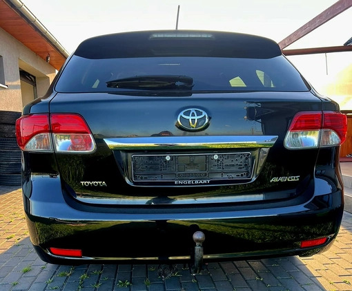 Toyota Avensis cena 33800 przebieg: 216965, rok produkcji 2014 z Sulęcin małe 46